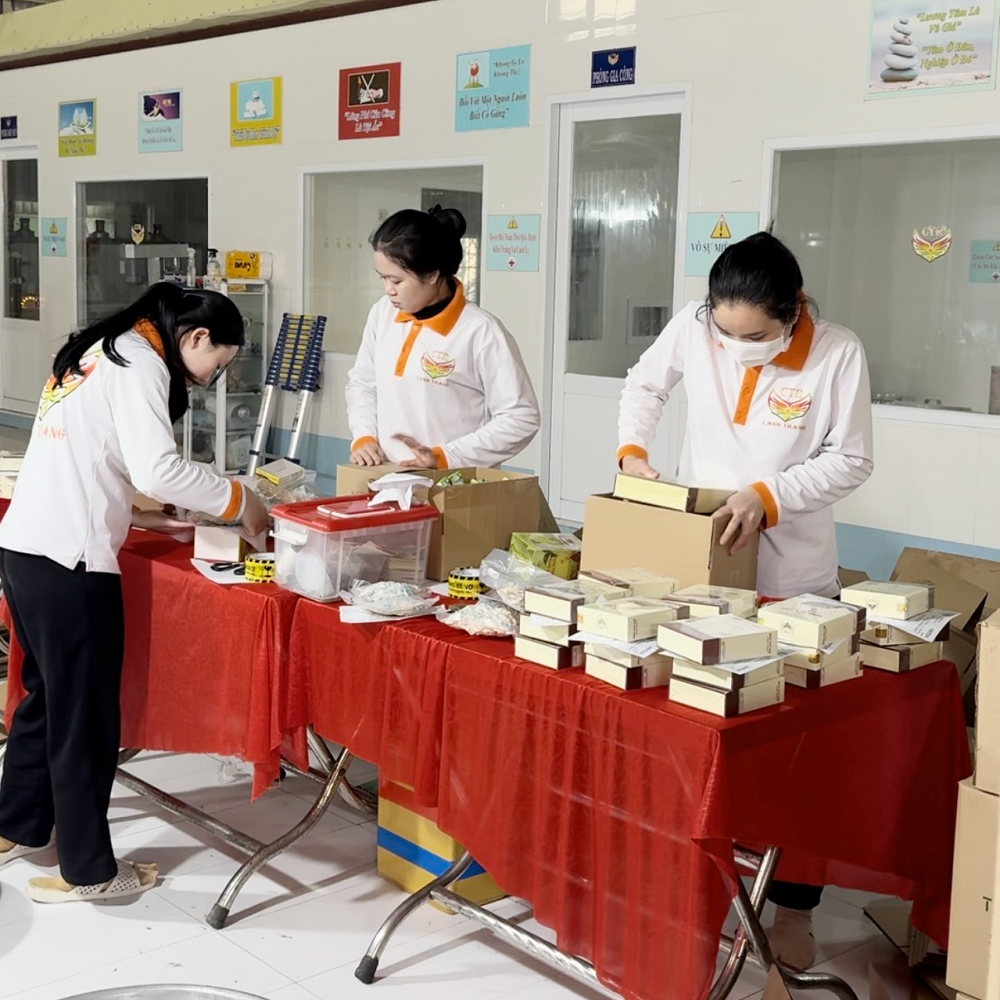 /ĐÓNG HÀNG CÁNH TRẮNG